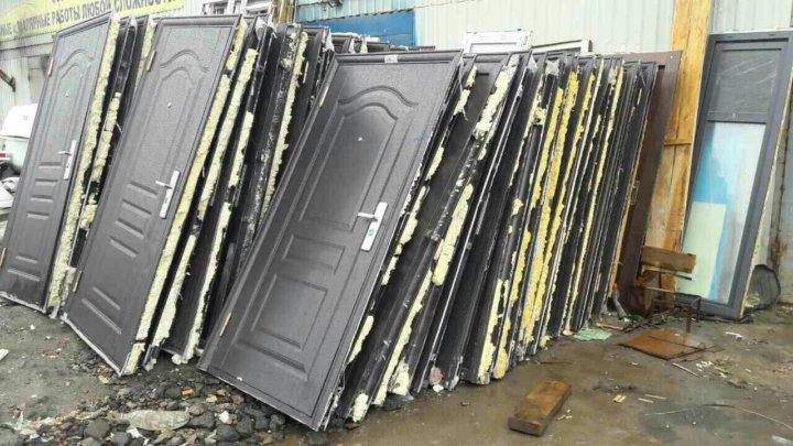 Вывоз металлических дверей с утилизацией в Сочи в октябре