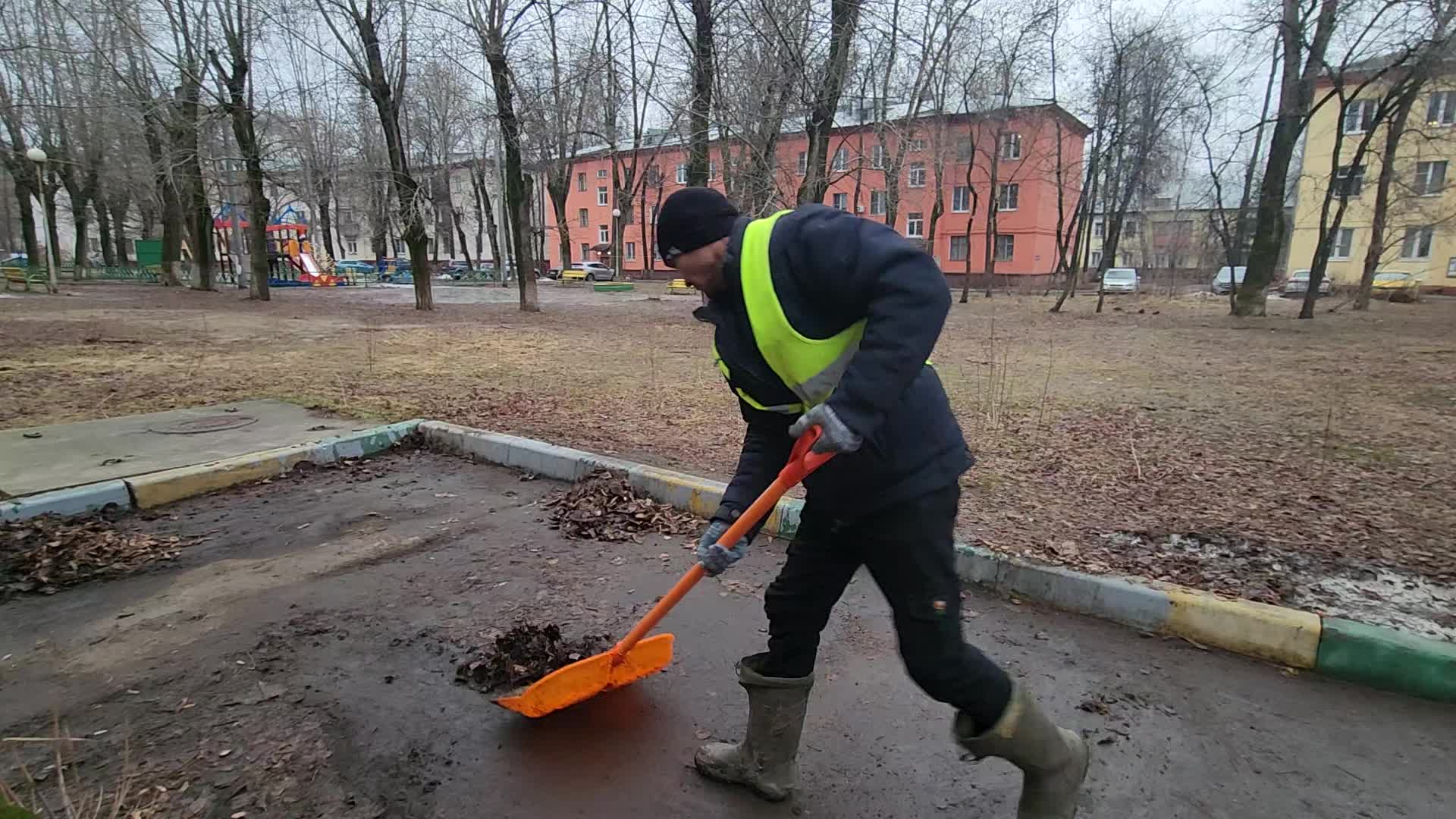 Уборка территорий в Сочи в октябре