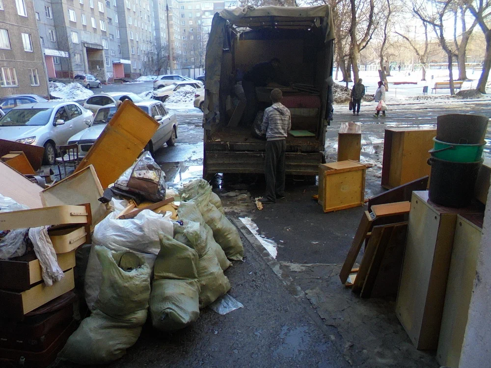 Вывоз мусора из подвала с утилизацией в Сочи в октябре